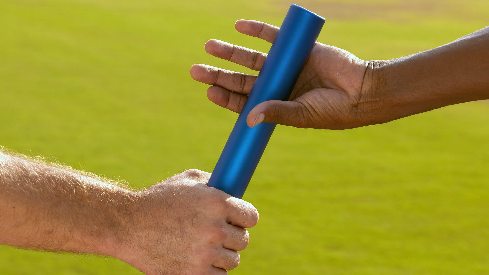 莱万多夫斯基意外战胜拜仁,出色防守引爆全场!比赛高潮迭起